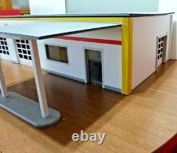 With Doors Oversize Custom Model Garage/Gas Station/Store/Office 1/24-25 Diorama