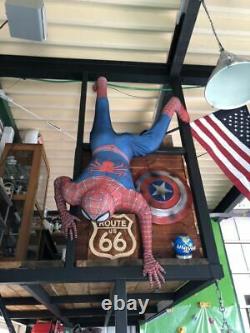 Instagramimable Taille De Vie Spider Man Garage De Magasin Réel Etc. Y Compris L'expédition