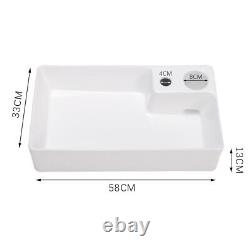 Lavabo en céramique blanc de salle de bain avec comptoir et bonde pop-up