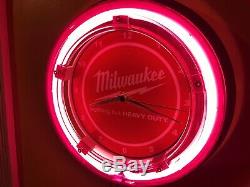 Milwaukee Drill Saw Carpenter Magasin Magasin Garage Cave Man Neon Wall Clock Connexion