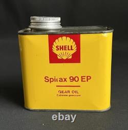 Versezur de bidon d'huile d'engrenage Shell Spirax 90 EP, affichage vintage dans un garage