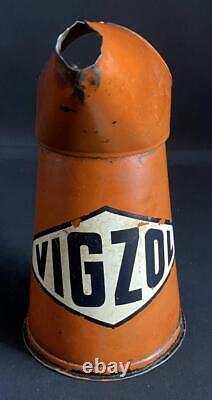 Vigzol Quart Motor Oil Pourer Vintage Jug Garage Advertising Can	<br/>
  
  <br/>Traduction en français : 
	<br/>  	Vigzol Quart Verseur d'huile de moteur Vintage Bidon Publicitaire de Garage
